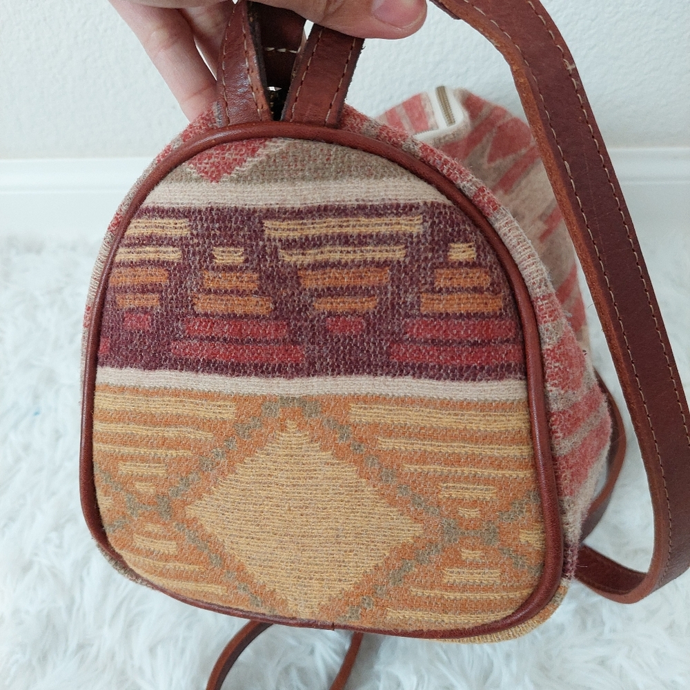 Pendleton Rust and Tan Aztec Crossbody Bag - Picture 3 of 12